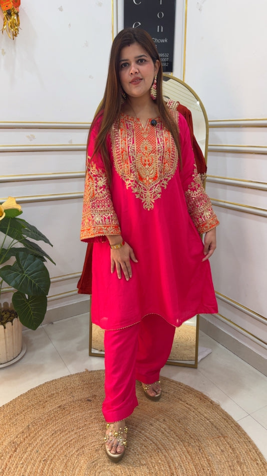 Ready To Wear Trending Choga dress perfect for all occasions comes with elegance and comfort with beautiful neck and sleeves detailing GF930