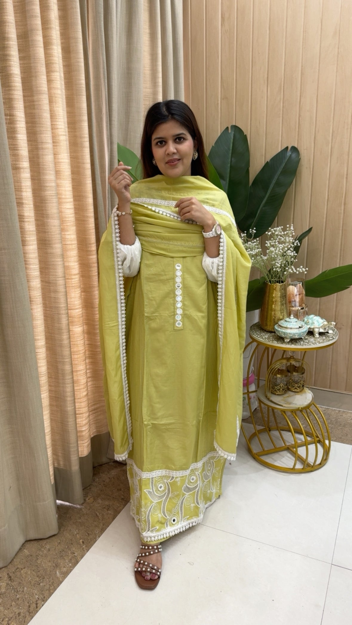 Style and elegant pure Mul Mul super designer and classy suit material along with designer laces detailings GF1191