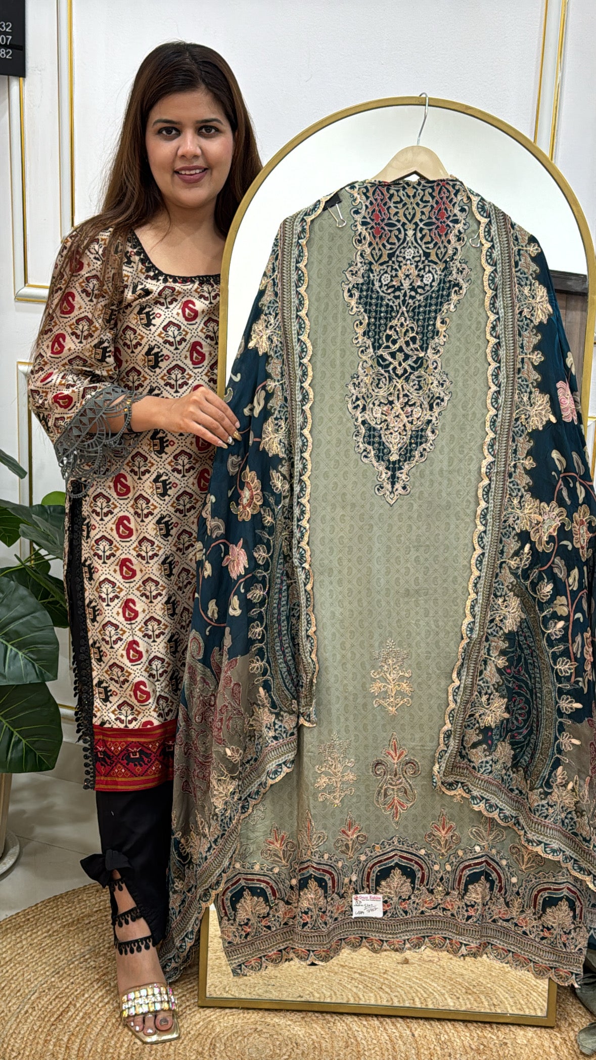 Make a statement in this elegant Karachi crepe unstitched suit GF 289