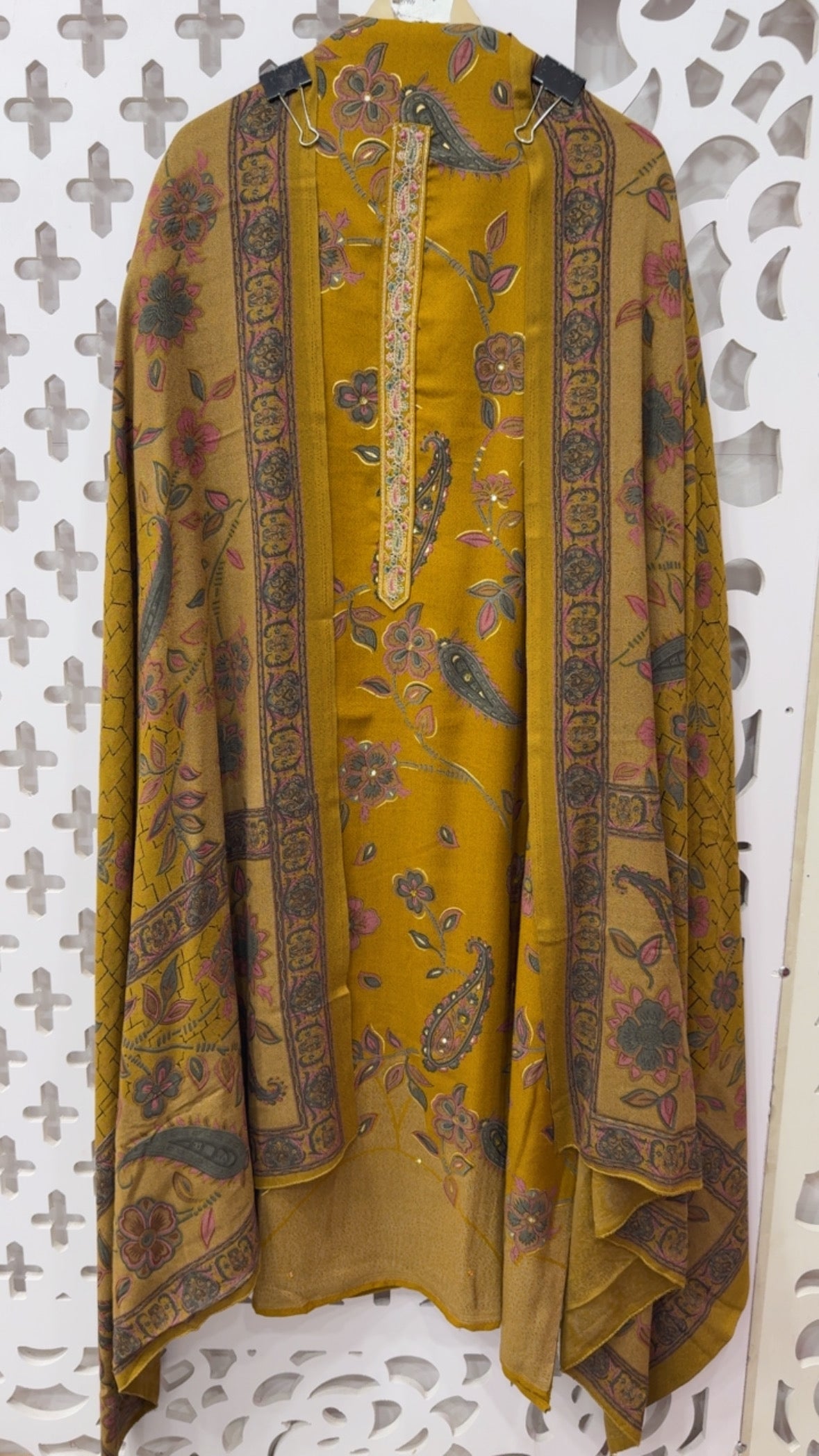 Beautiful warm karachi printed super soft pashmina with pashmina shawls along with pashmina bottom GF 828