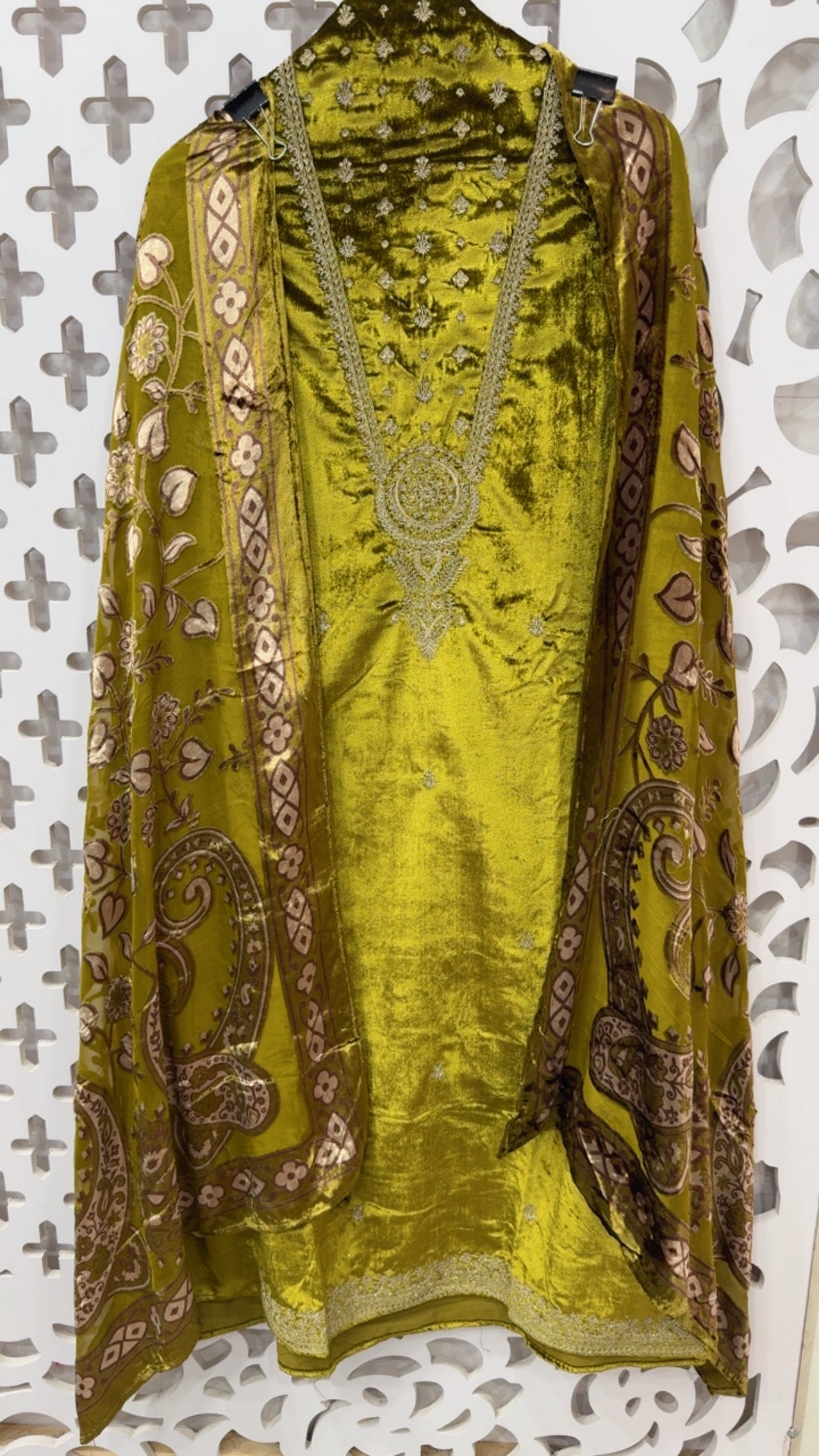 Huge demanded brasso dupatta ,pure luxury velvet suit material with unit work detailing partywear velvet suit material with velvet bottom GF854